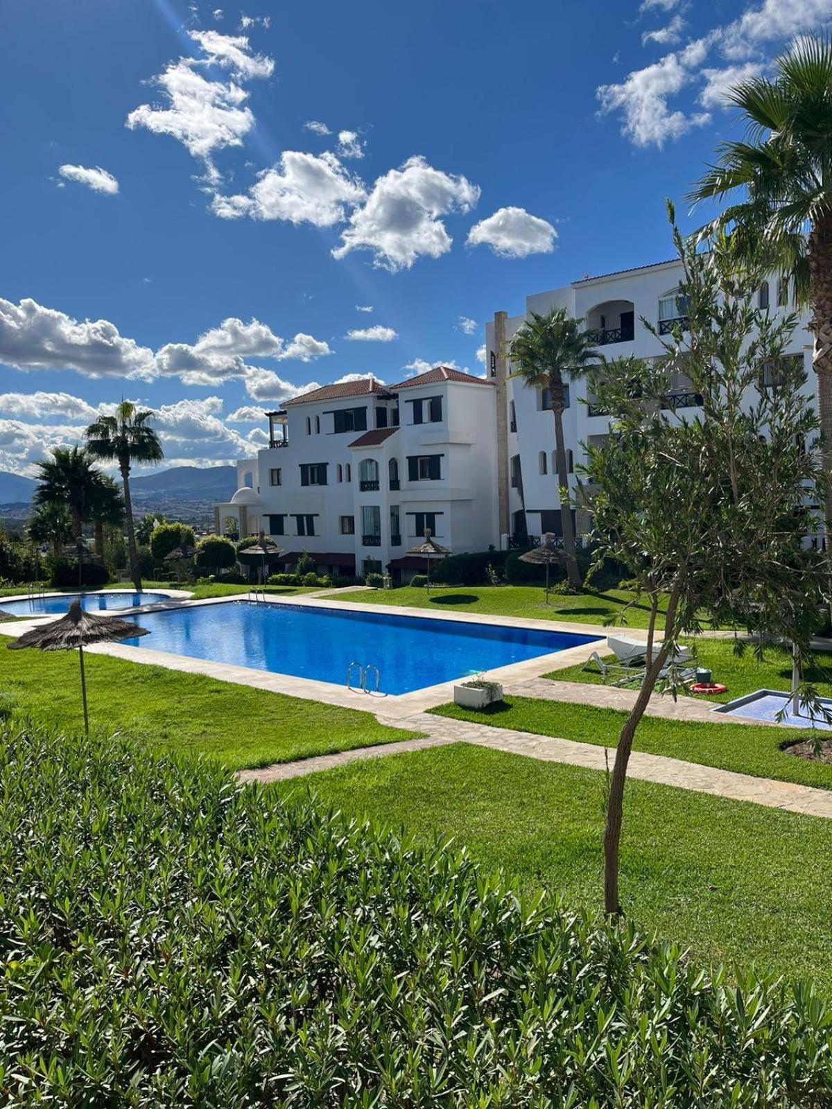 Lilac'S Garden Vue Piscine المضيق المظهر الخارجي الصورة