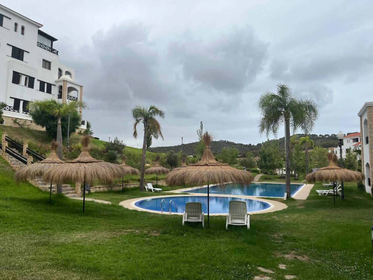 Lilac'S Garden Vue Piscine المضيق المظهر الخارجي الصورة