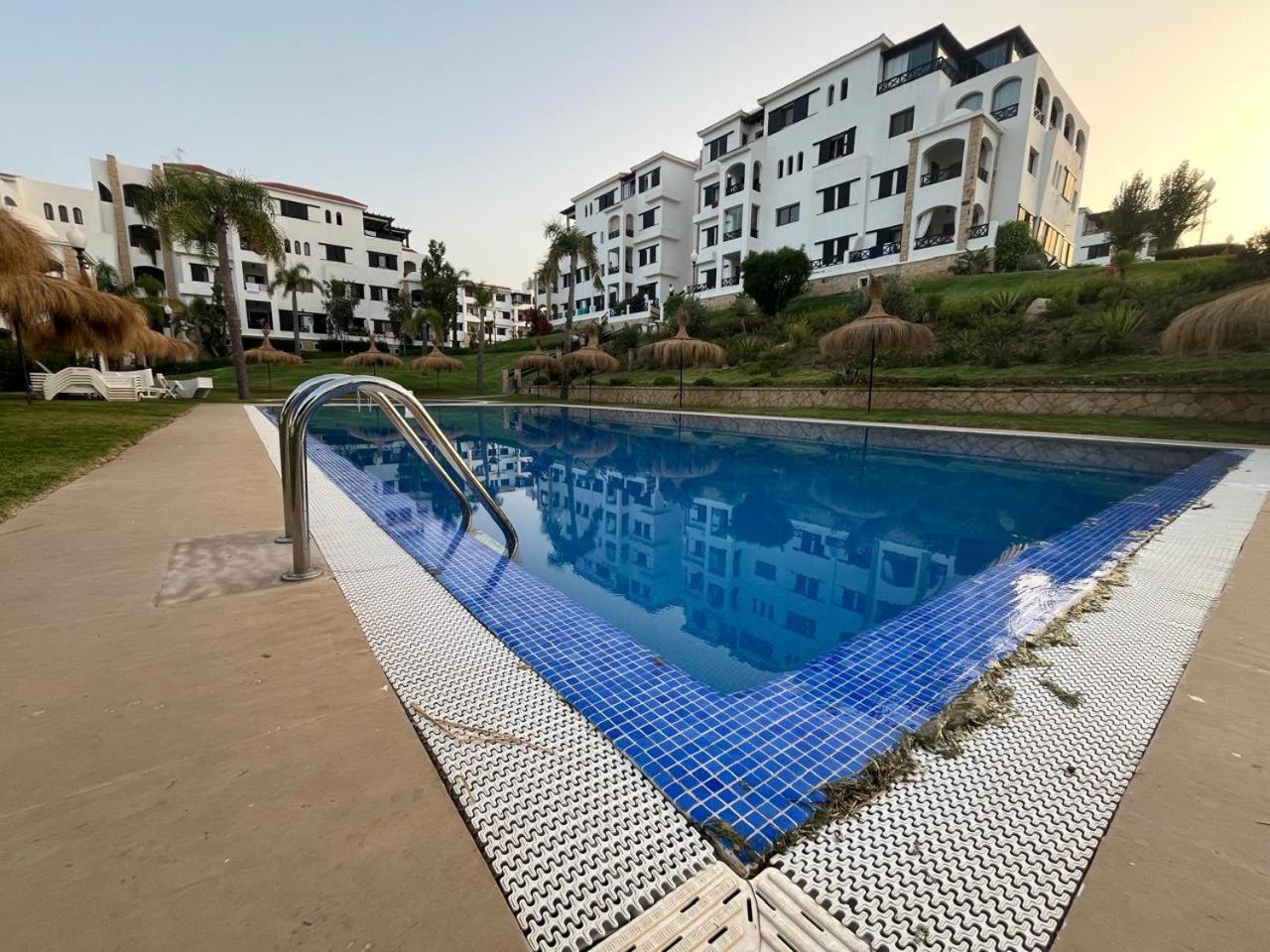 Lilac'S Garden Vue Piscine المضيق المظهر الخارجي الصورة